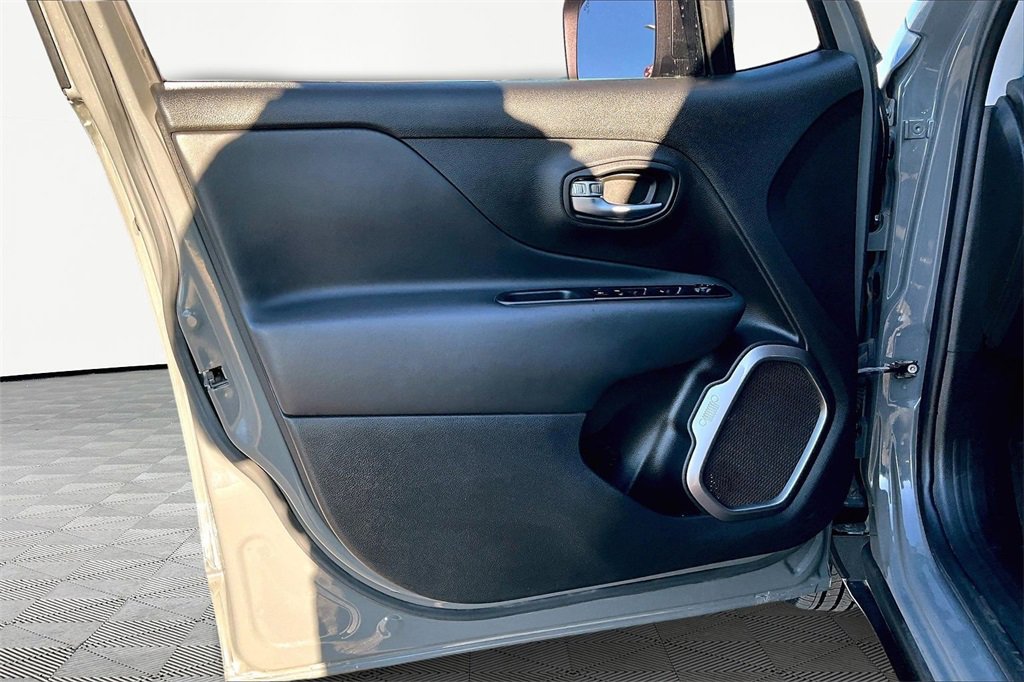 Used 2022 Jeep Renegade Latitude image 23