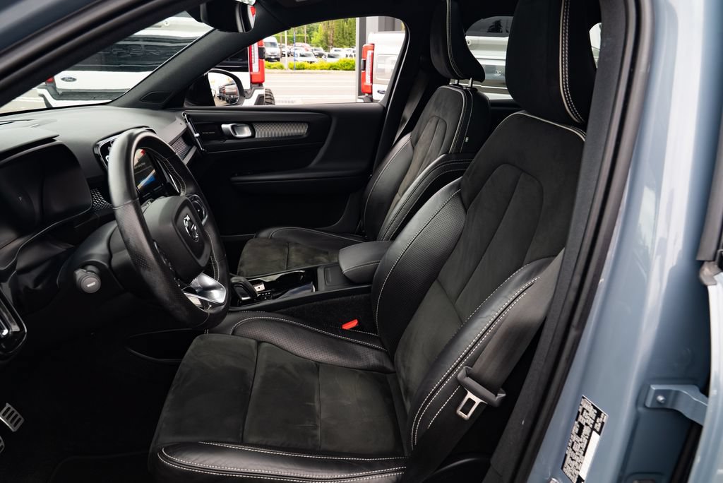 Used 2021 Volvo XC40 P8 Recharge w/ Advanced Package AWD/4WD image 19