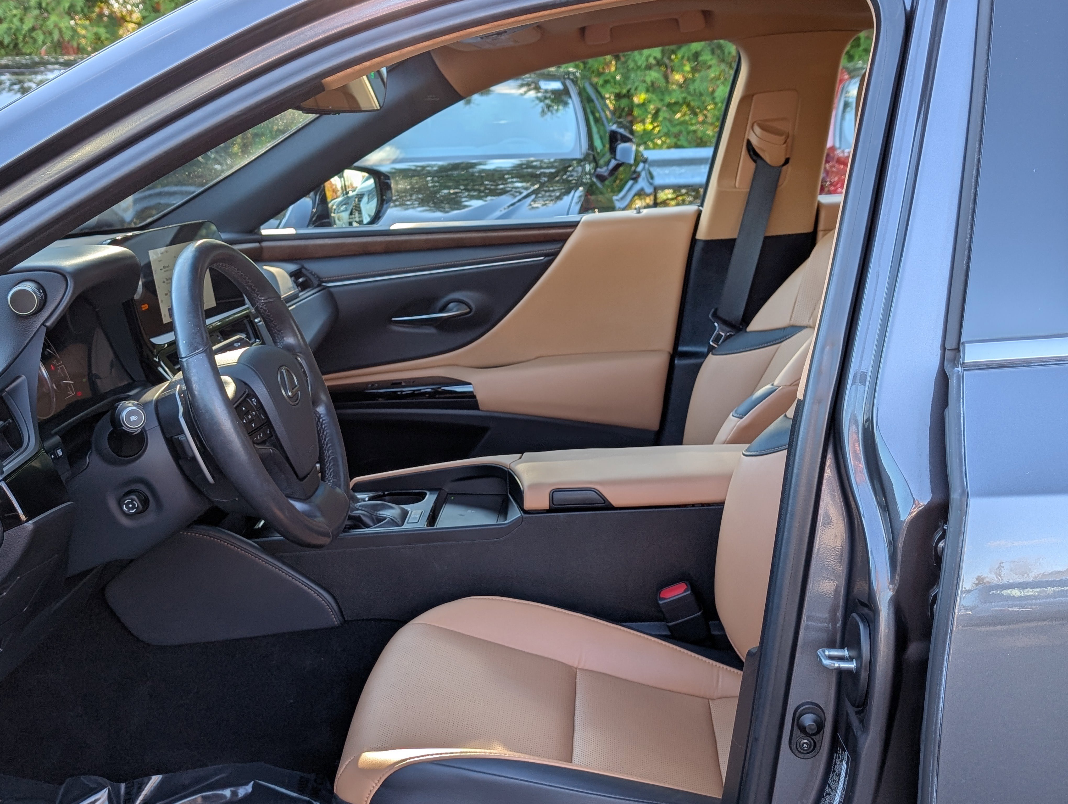 Certified 2024 Lexus ES 350 w/ Premium Package image 15