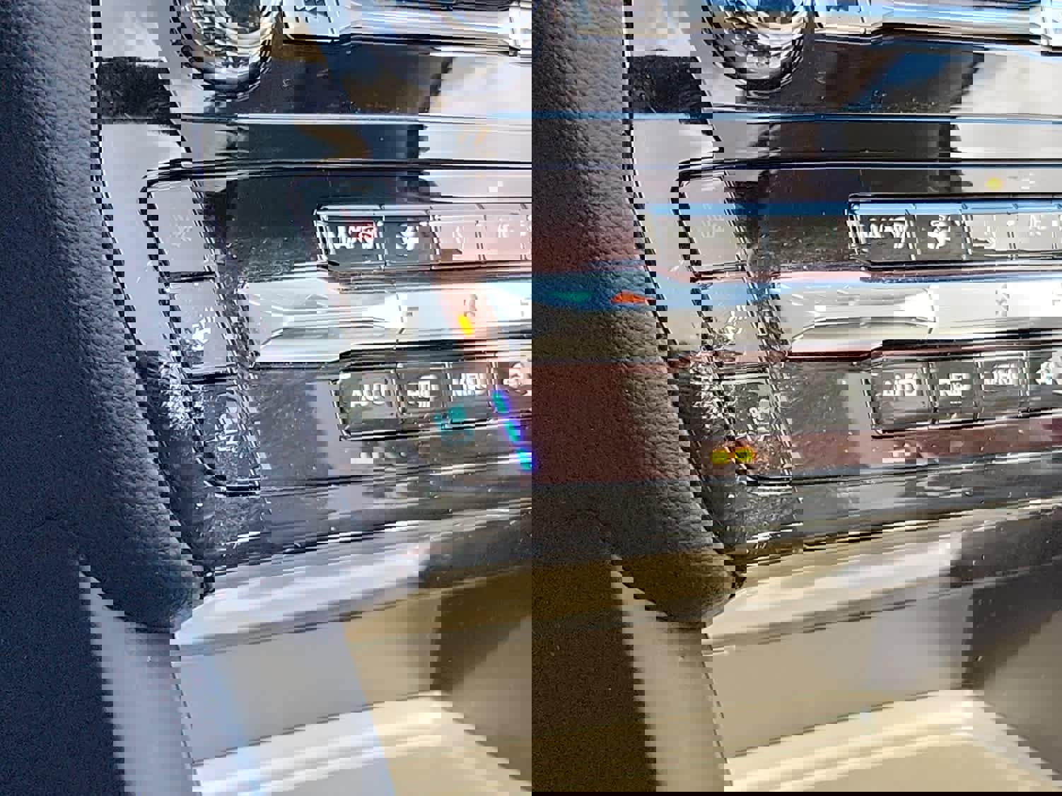 Used 2023 Ford Explorer Limited w/ Hybrid Equipment Group 310A image 18