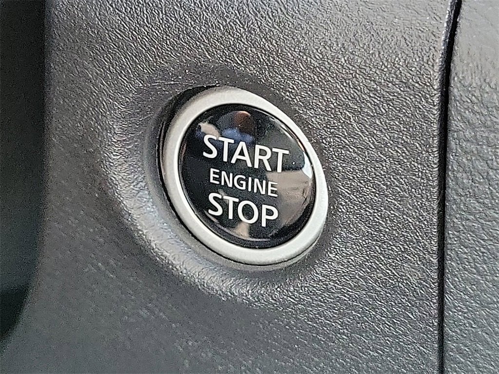 Used 2025 Nissan Frontier SV image 7