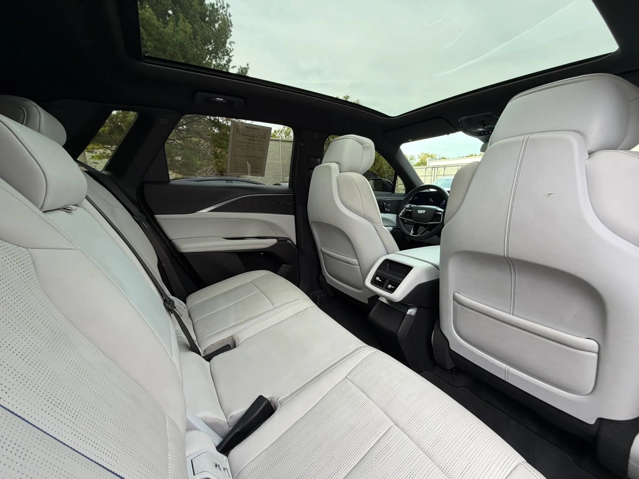 Used 2024 Cadillac Lyriq Luxury AWD/4WD image 19