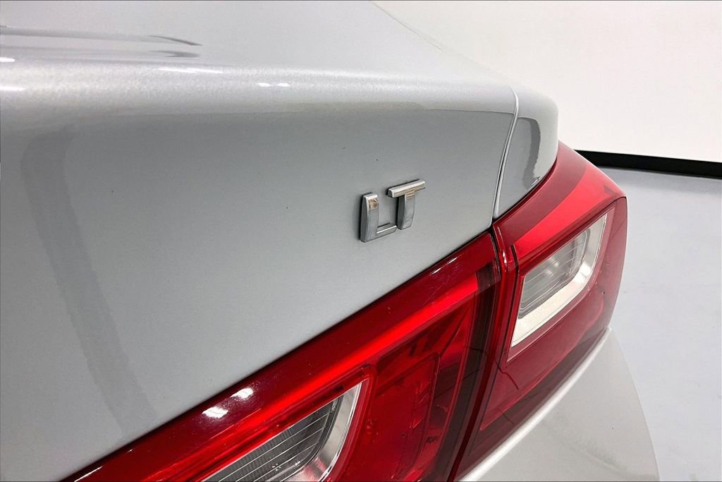Used 2018 Chevrolet Malibu LT w/ Leather Package image 38