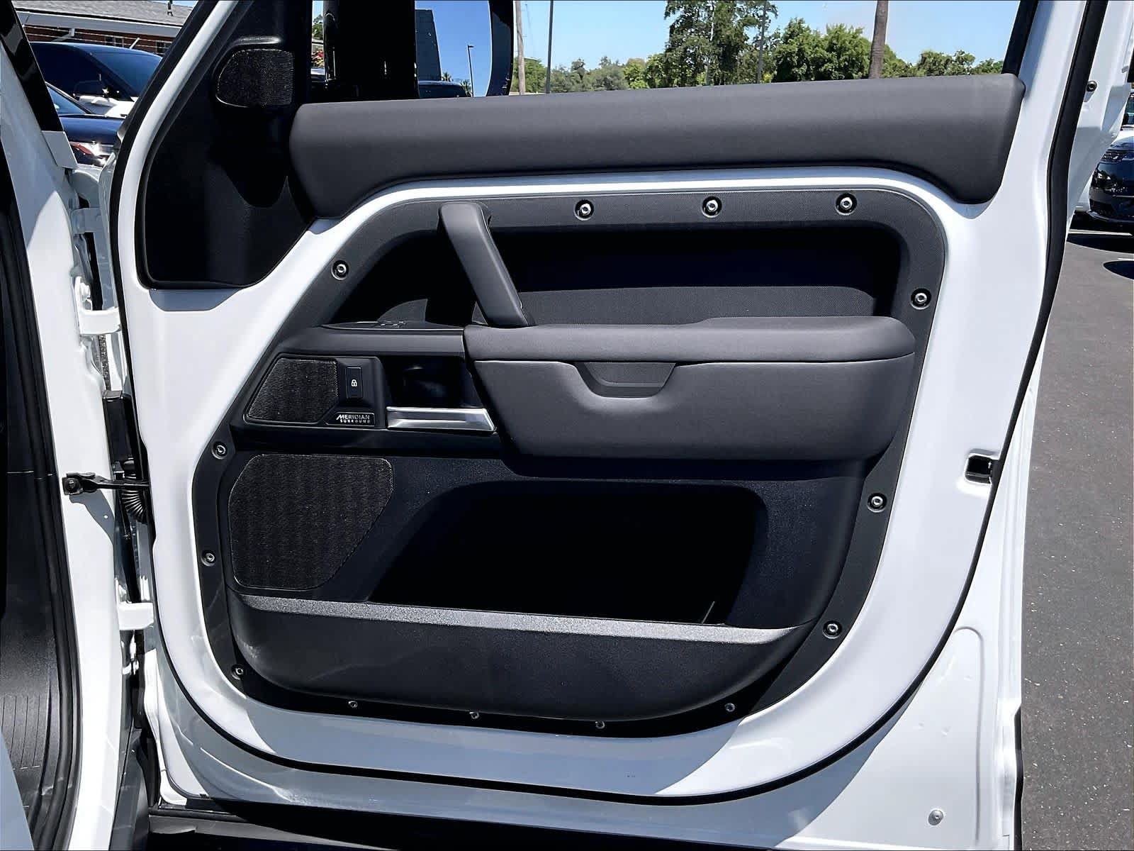 New 2026 Land Rover Defender 110 X-Dynamic SE AWD/4WD image 30