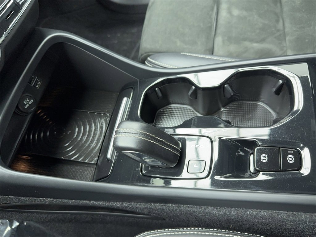 Used 2019 Volvo XC40 T5 R-Design image 31