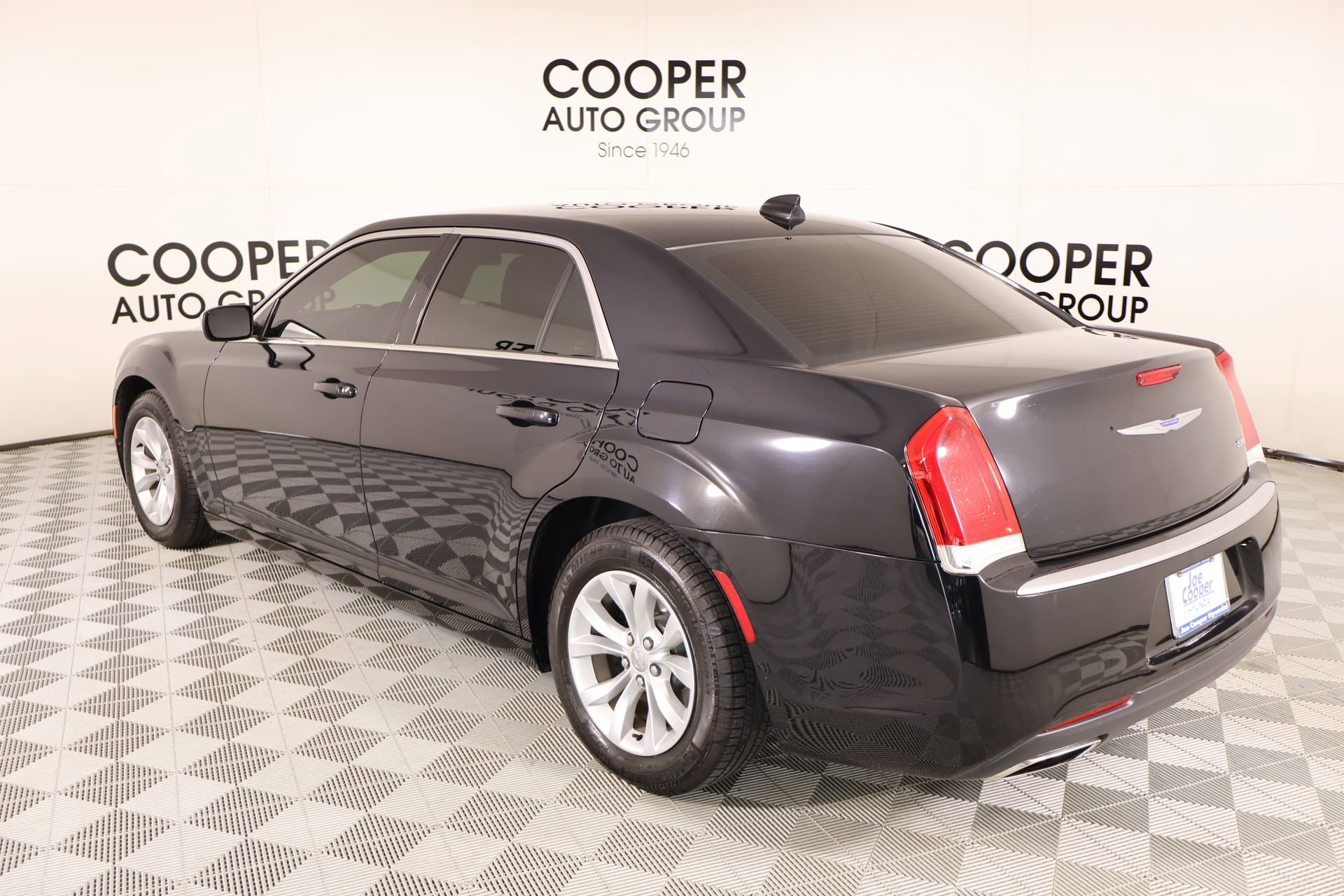 Used 2019 Chrysler 300 Touring w/ Chrome Appearance Package RWD image 21