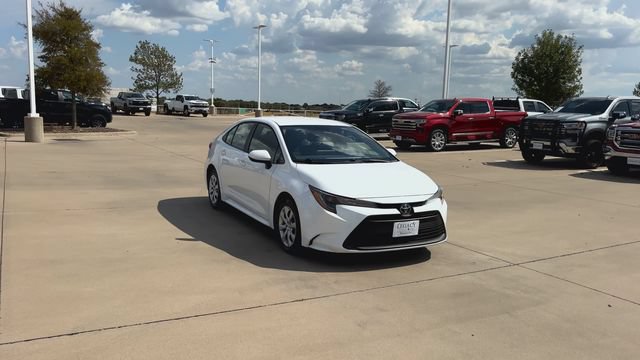 Used 2025 Toyota Corolla LE FWD image 3