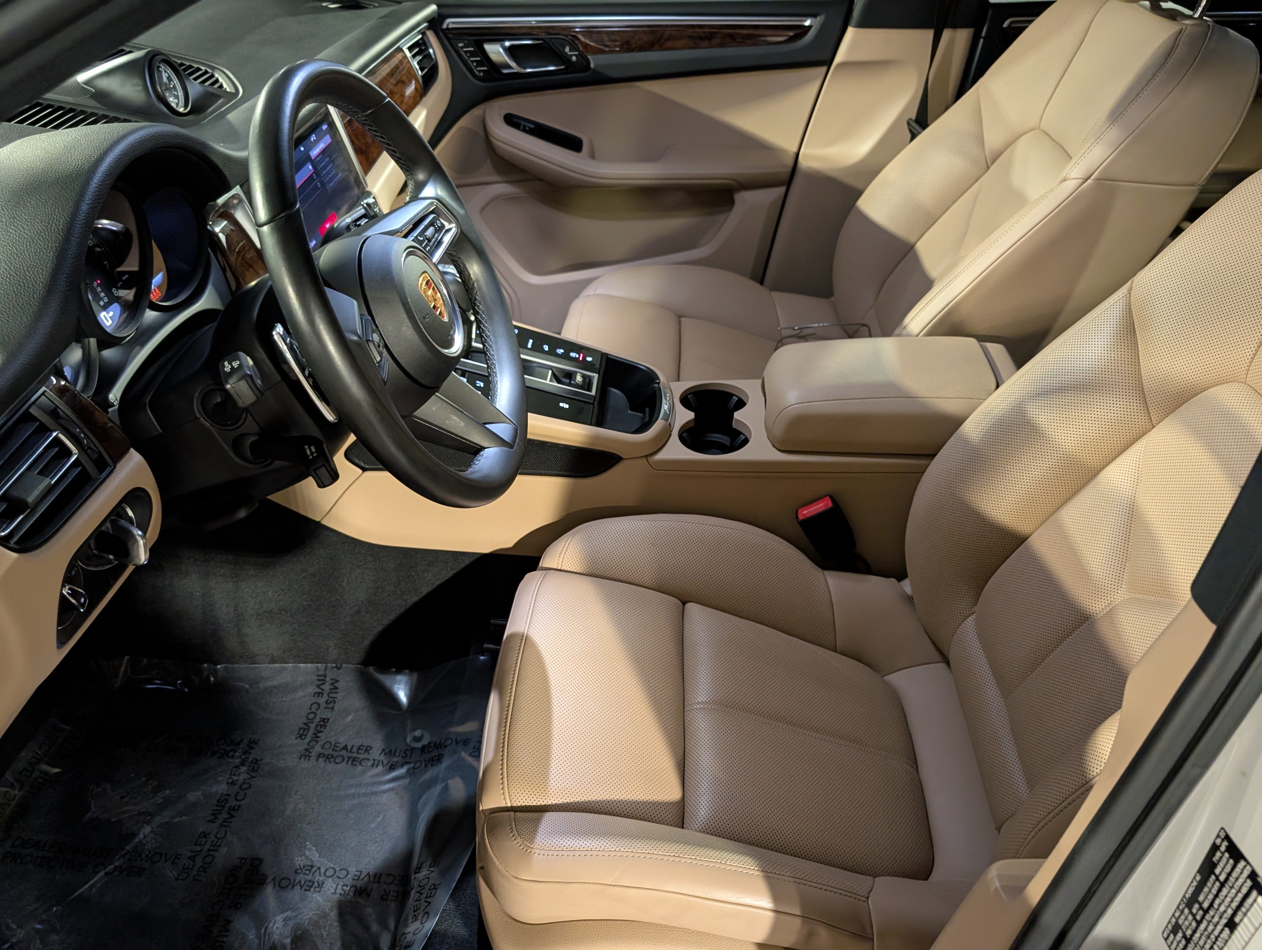 Certified 2022 Porsche Macan image 5