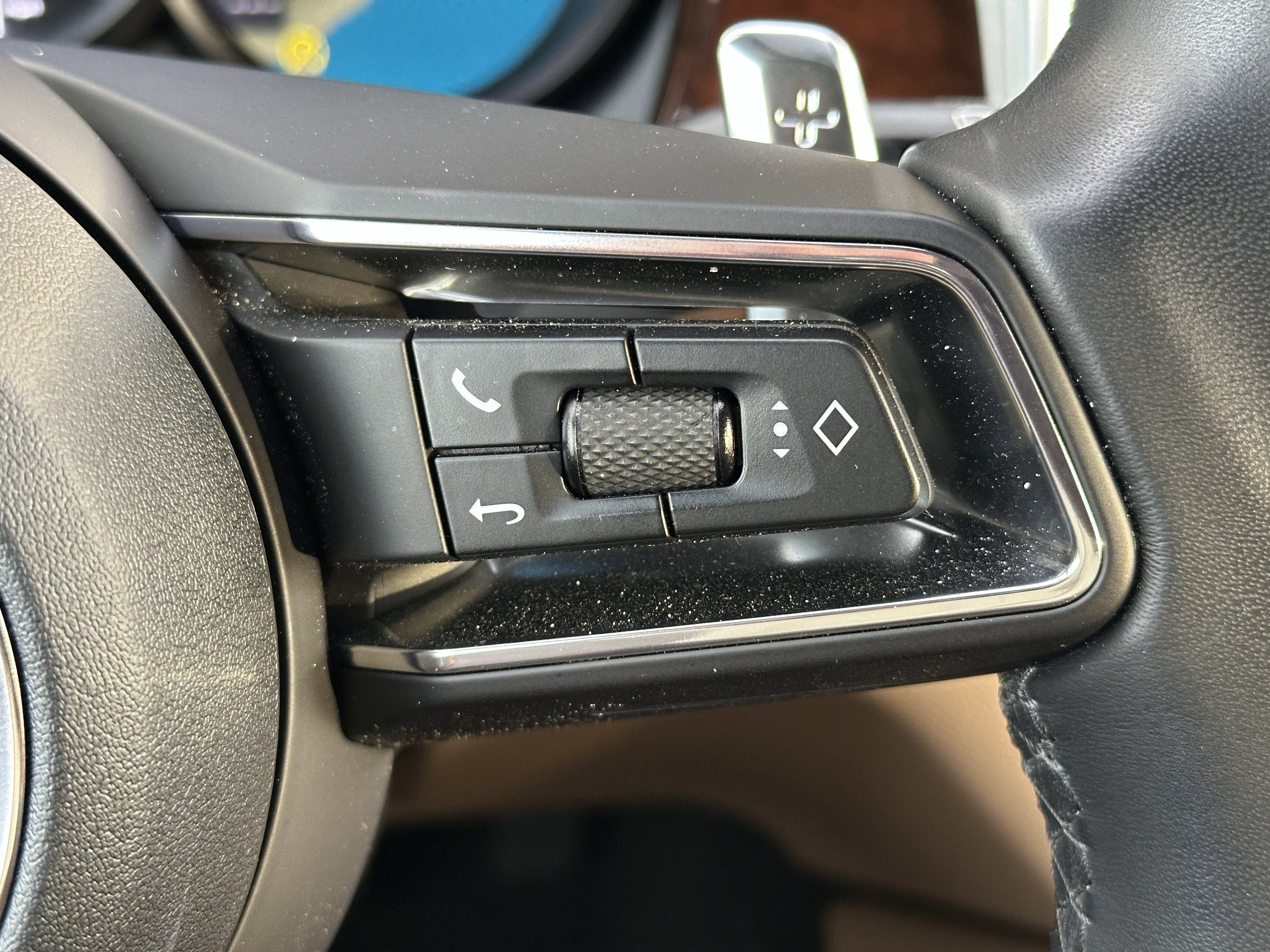 Certified 2023 Porsche Macan image 21