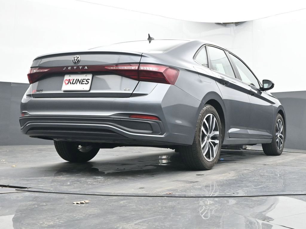 Used 2025 Volkswagen Jetta SE image 43