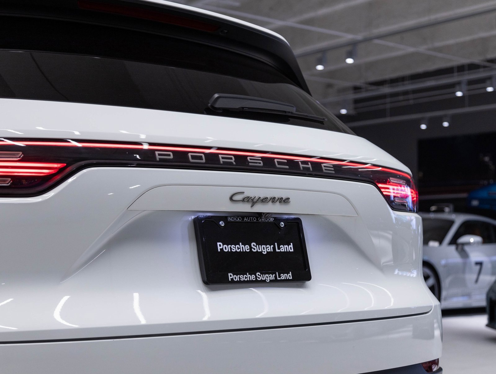 Certified 2023 Porsche Cayenne Platinum Edition image 33