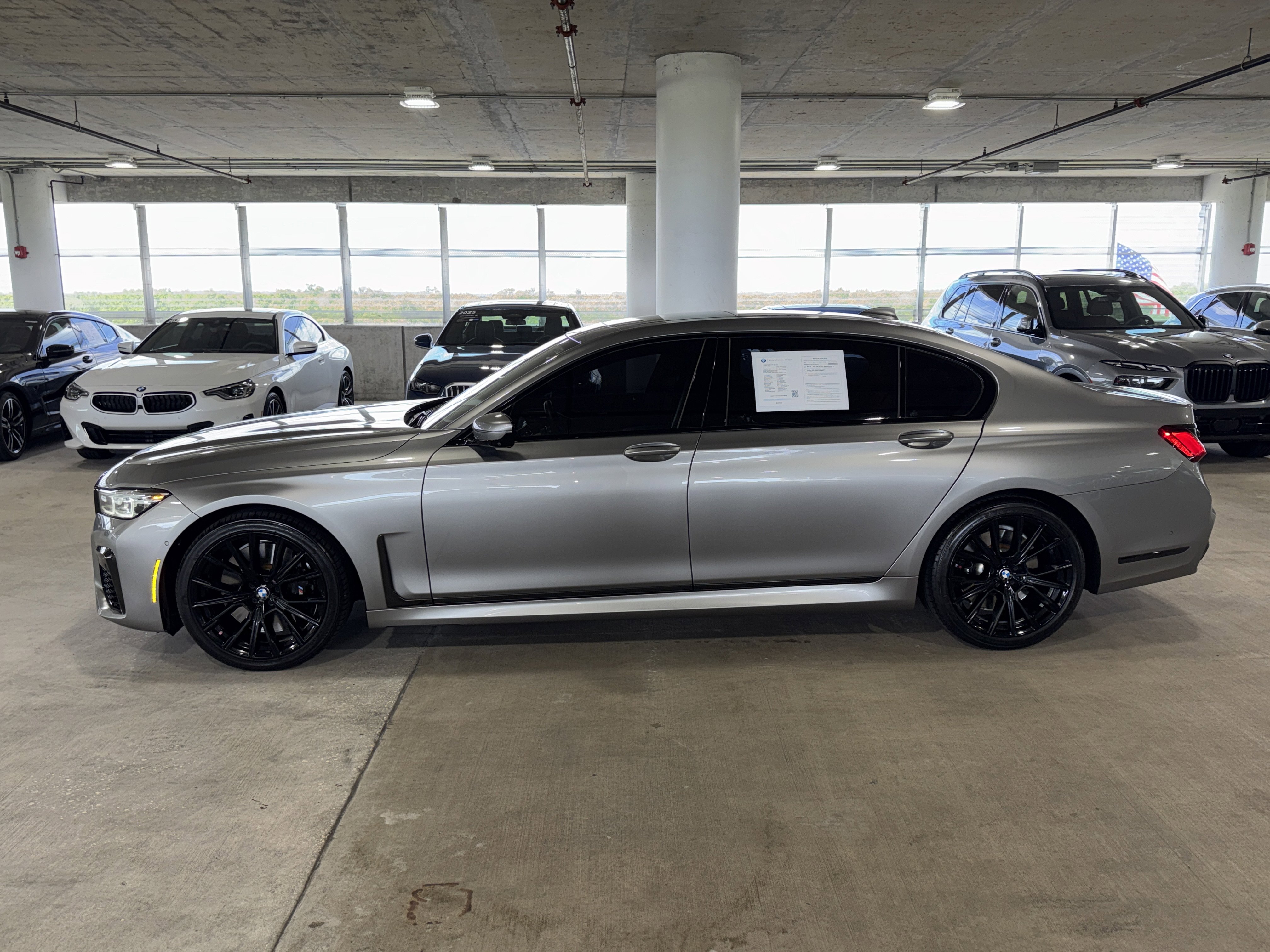 Used 2022 BMW 750i xDrive w/ Executive Package image 5