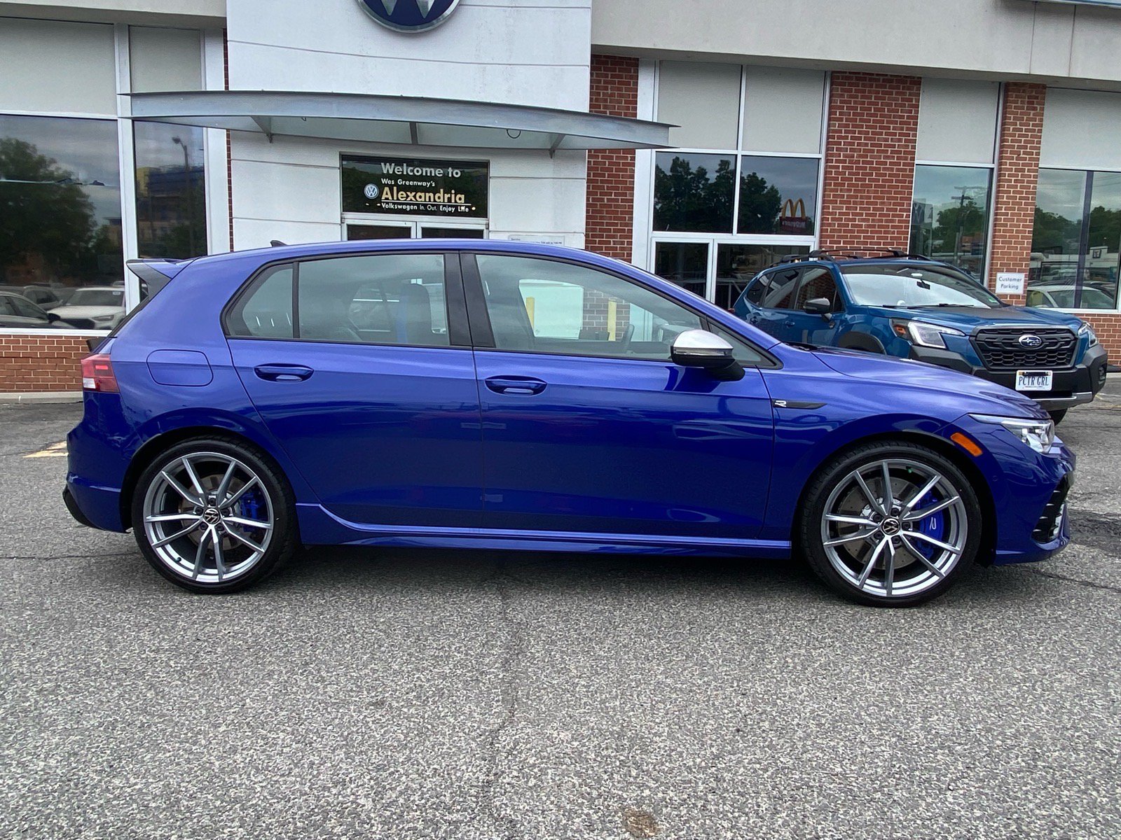 Used 2024 Volkswagen Golf R AWD/4WD image 2