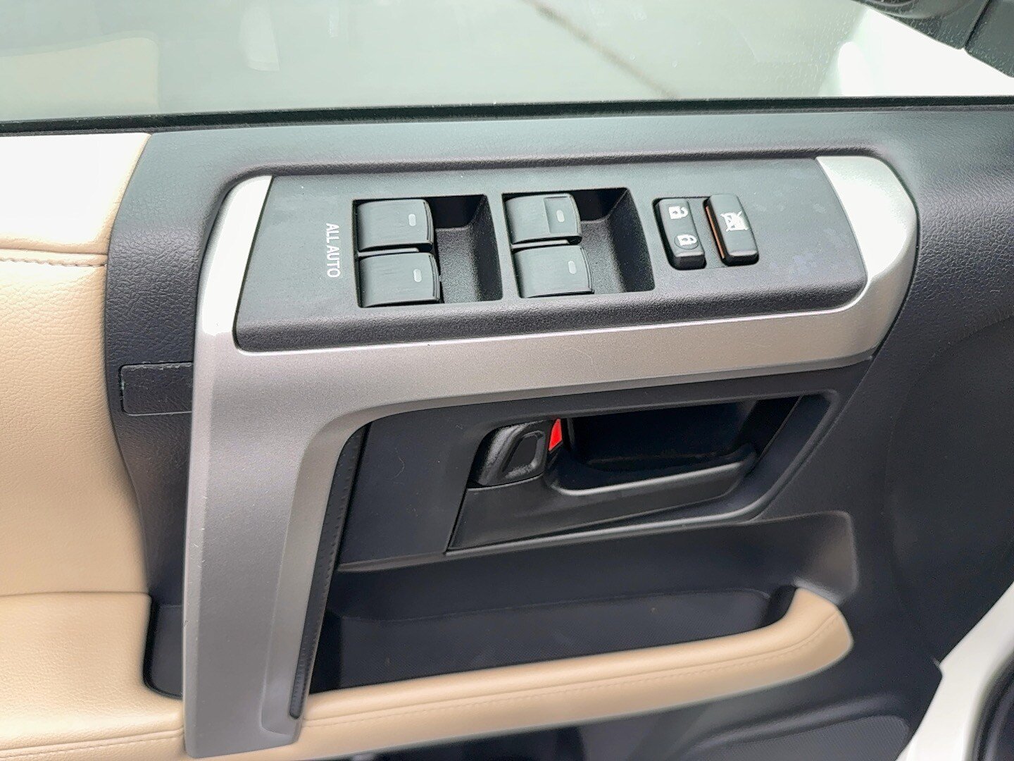 Used 2010 Toyota 4Runner SR5 AWD/4WD image 15