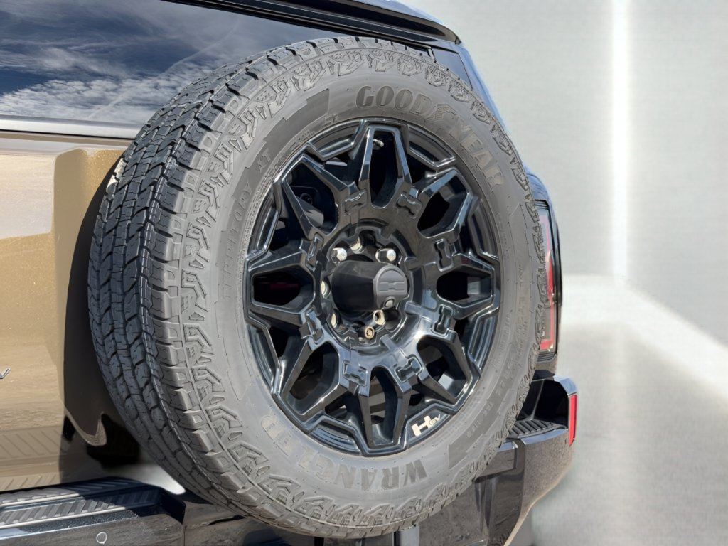 Used 2024 GMC Hummer EV 2X w/ LPO, Illumination Package AWD/4WD image 6