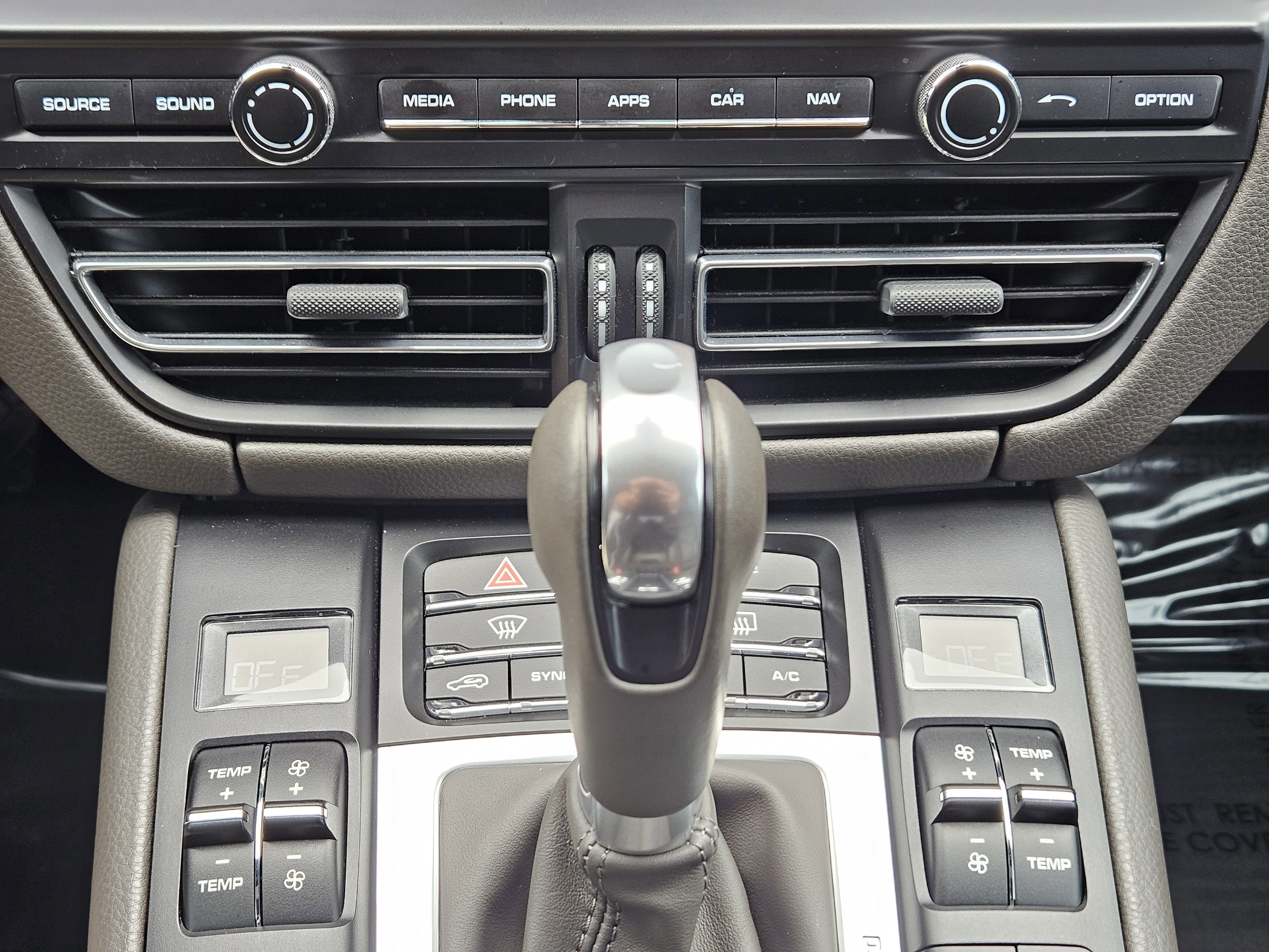 Used 2021 Porsche Macan AWD/4WD image 11