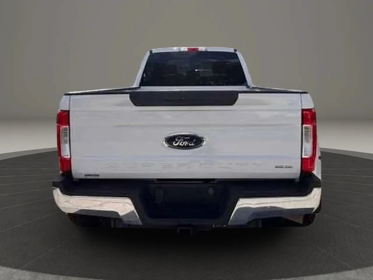 Used 2017 Ford F350 XLT w/ FX4 Off-Road Package AWD/4WD image 4
