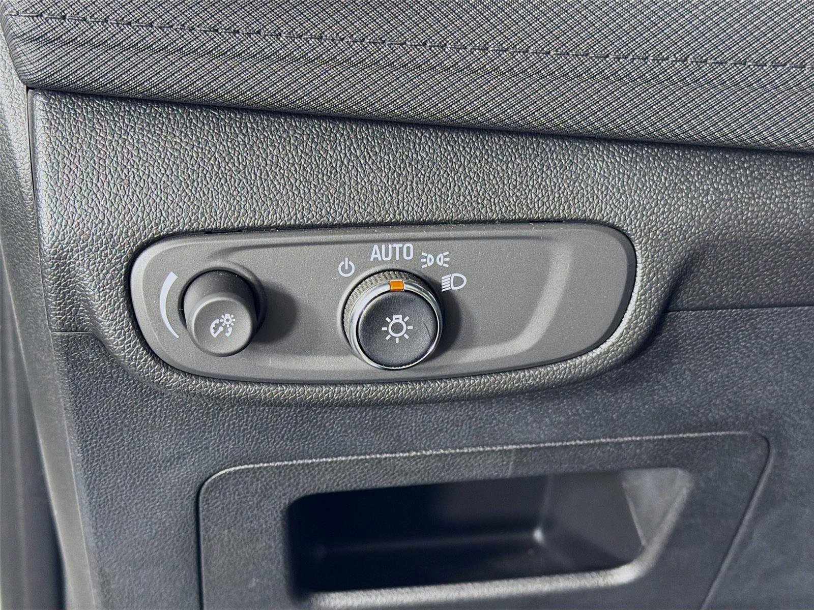 Used 2025 Chevrolet TrailBlazer LT w/ Driver Confidence Package image 10