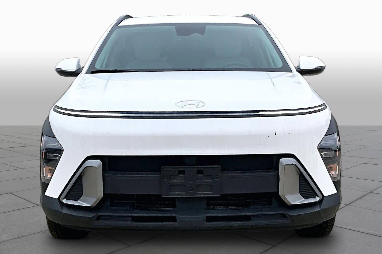 Used 2024 Hyundai Kona SEL w/ Convenience Package FWD image 4