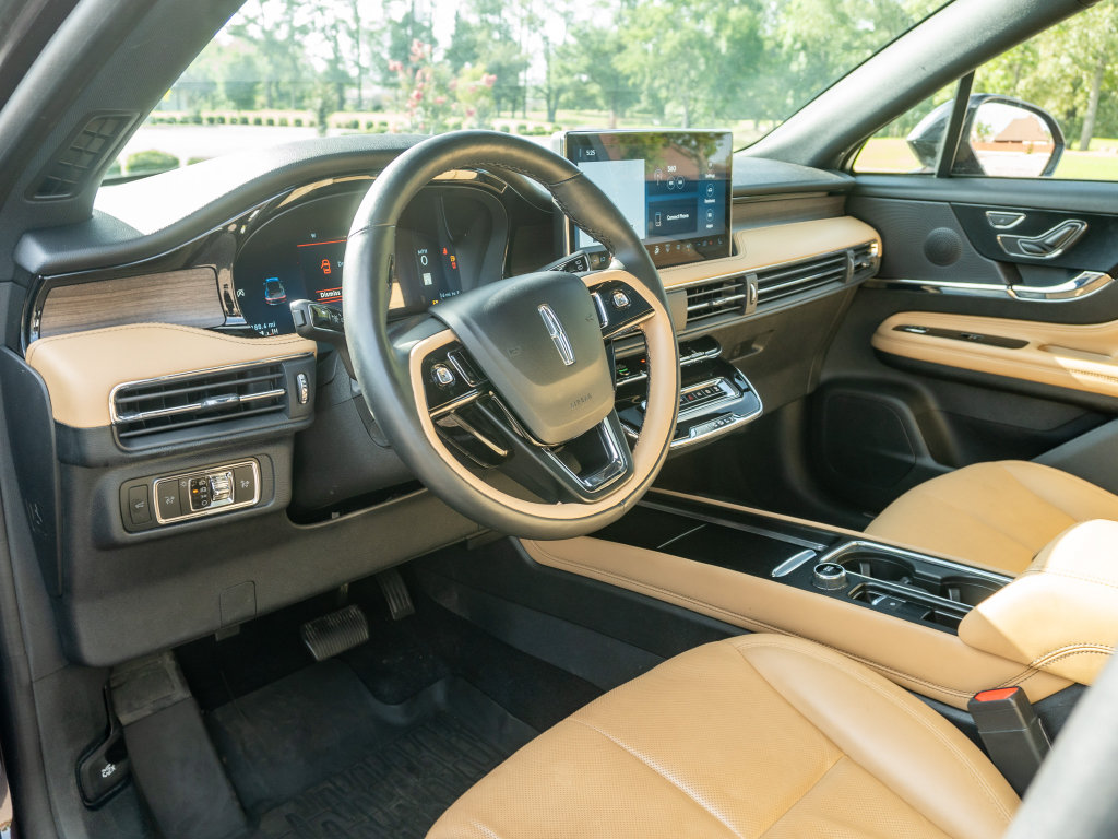 Used 2023 Lincoln Corsair Reserve w/ Equipment Group 201A AWD/4WD image 10