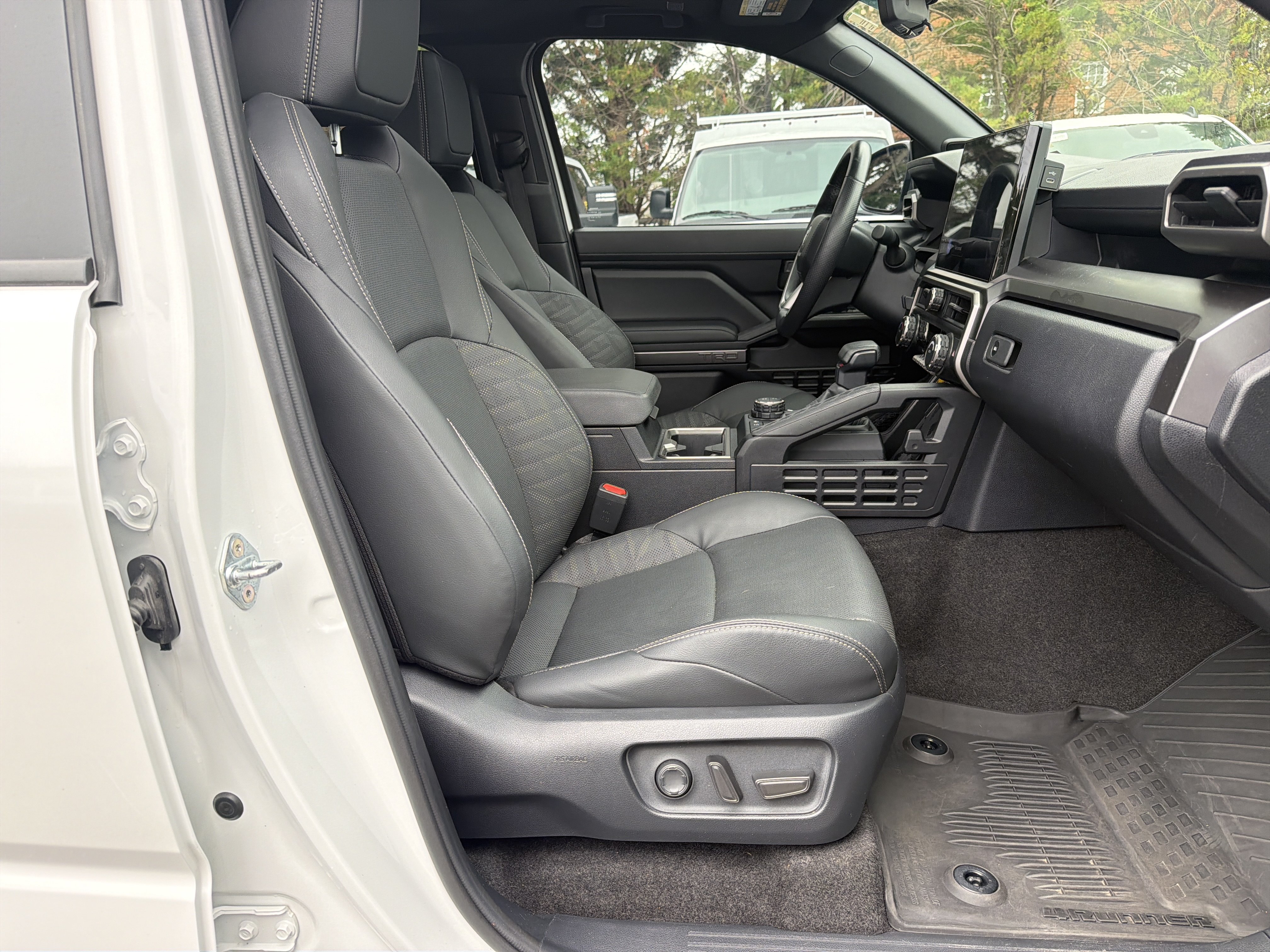 Used 2025 Toyota 4Runner TRD Sport Premium w/ Tow Technology Package AWD/4WD image 35