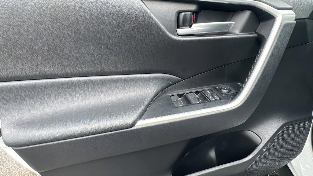 Used 2023 Toyota RAV4 XLE Premium image 12