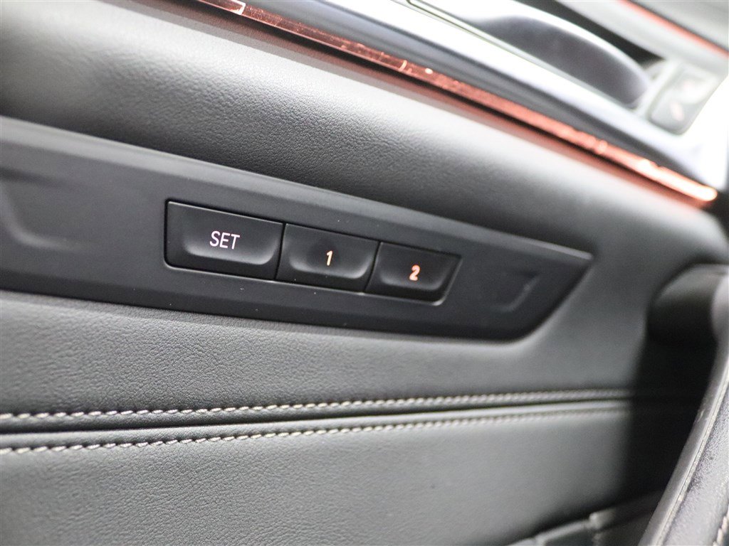 Used 2022 BMW M550i xDrive w/ Executive Package image 38