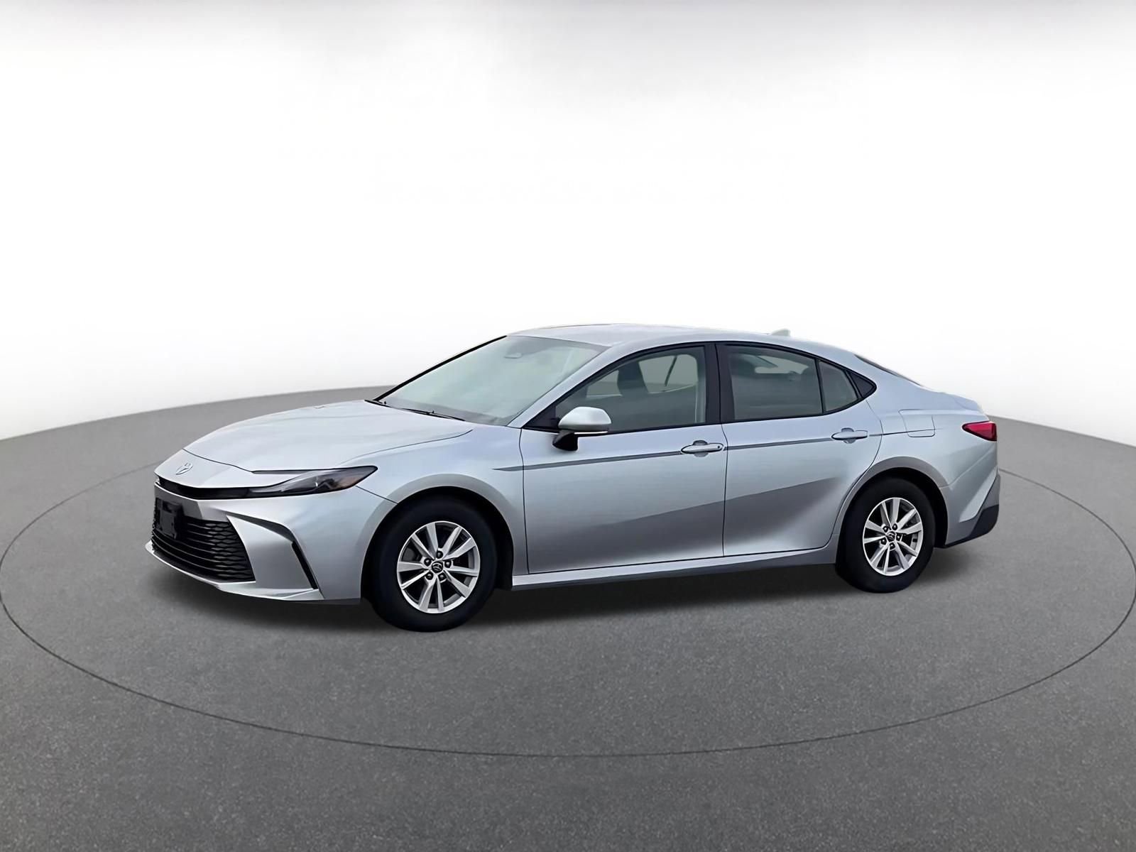 Used 2025 Toyota Camry LE image 8