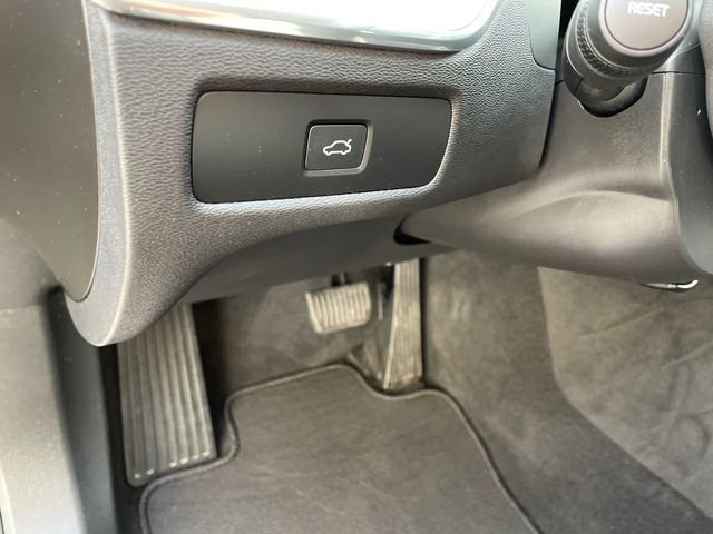 Used 2025 Volvo XC60 B5 Plus image 29