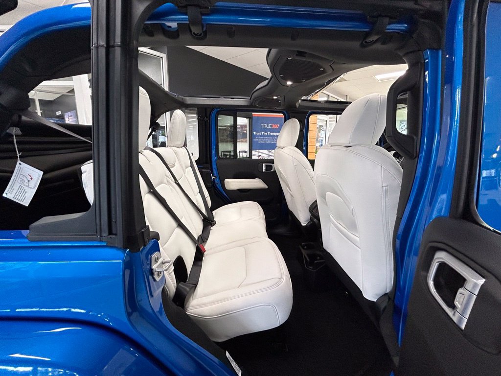 Used 2024 Jeep Wrangler Unlimited Sahara AWD/4WD image 22
