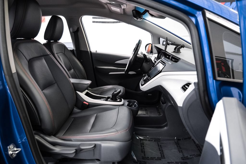 Used 2020 Chevrolet Bolt Premier w/ Infotainment Package FWD image 32