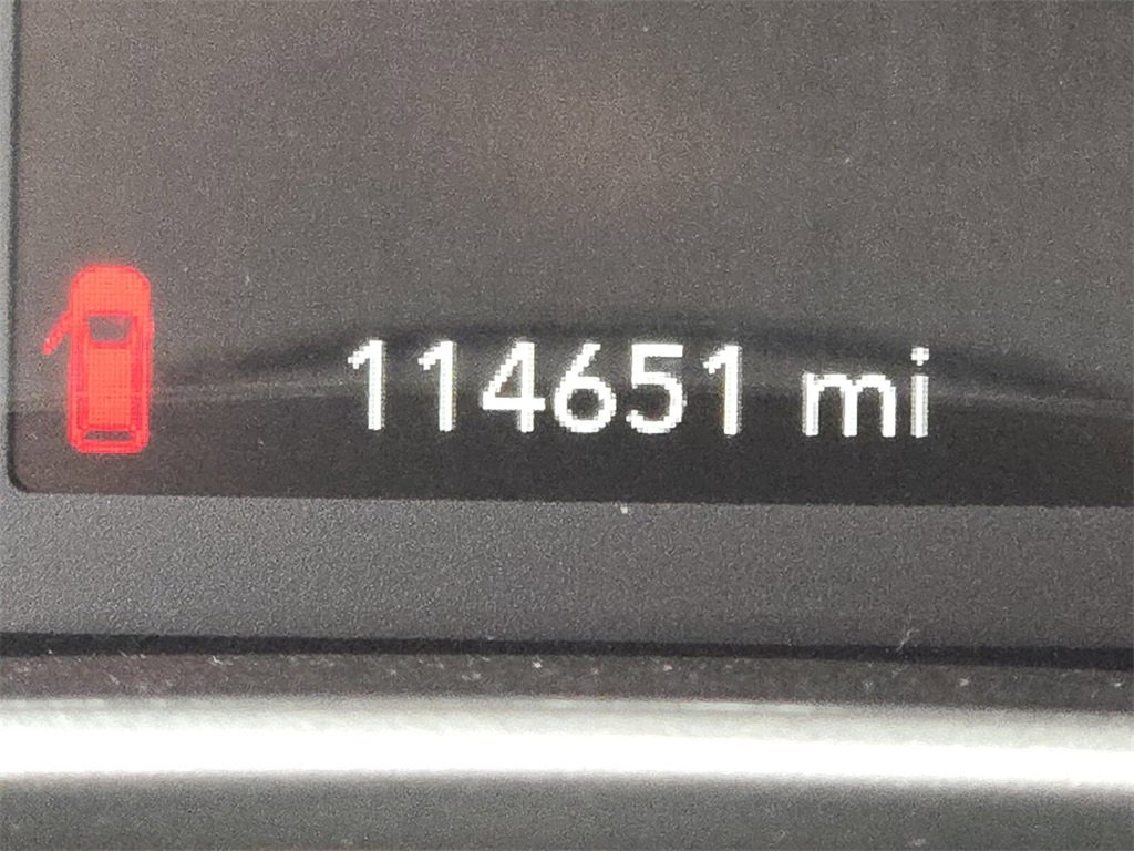 Used 2022 Chrysler Voyager LX image 32