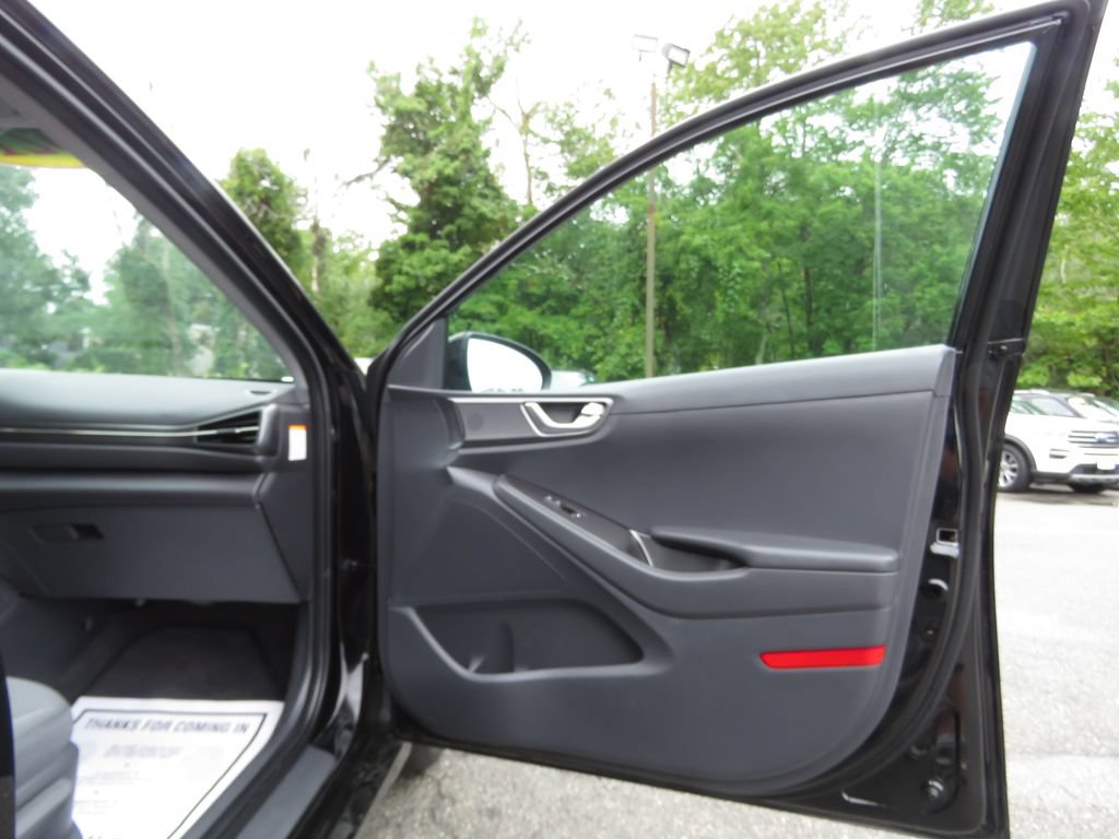 Used 2021 Hyundai Ioniq SE FWD image 11