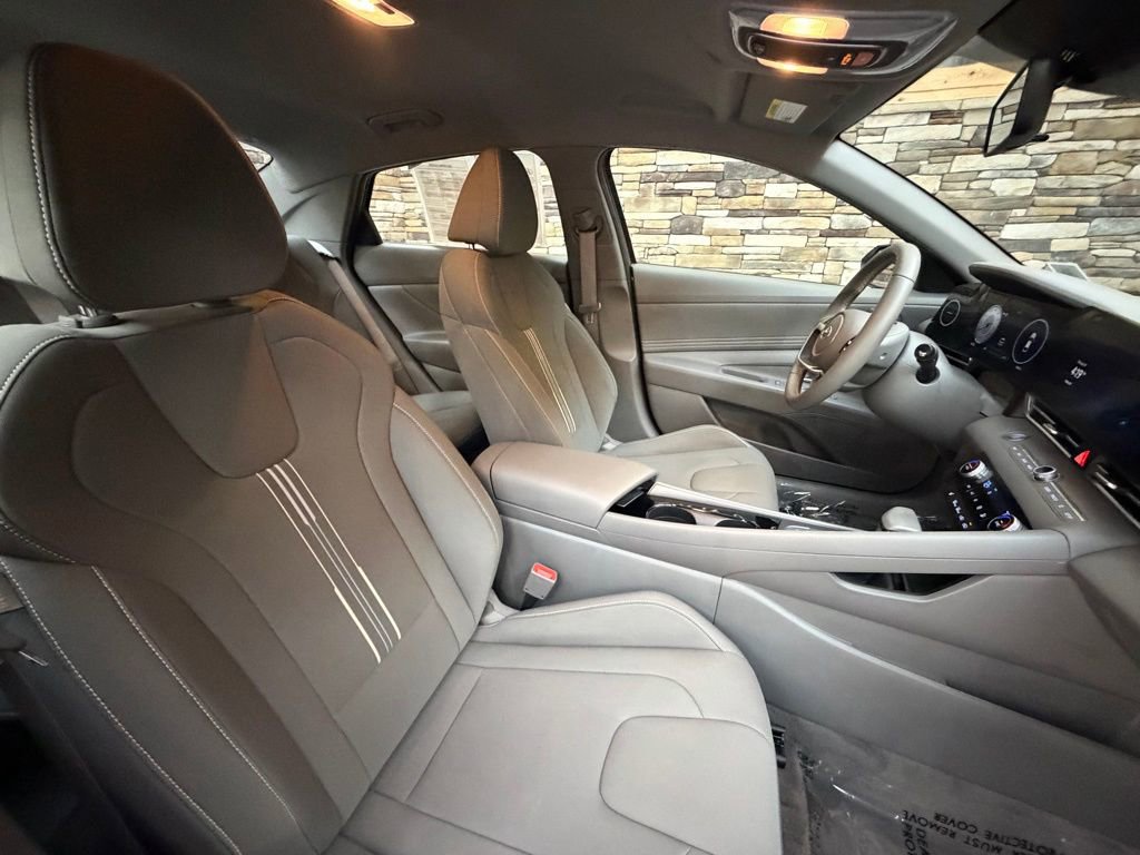 Certified 2023 Hyundai Elantra SEL w/ Convenience Package image 15