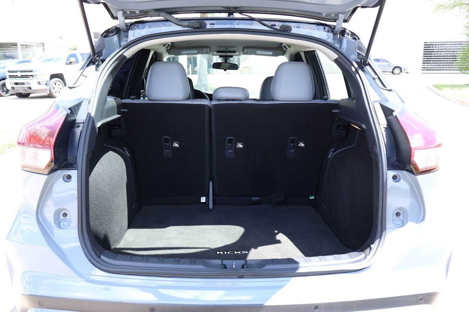 Used 2023 Nissan Kicks SR w/ SR Premium Package FWD image 19
