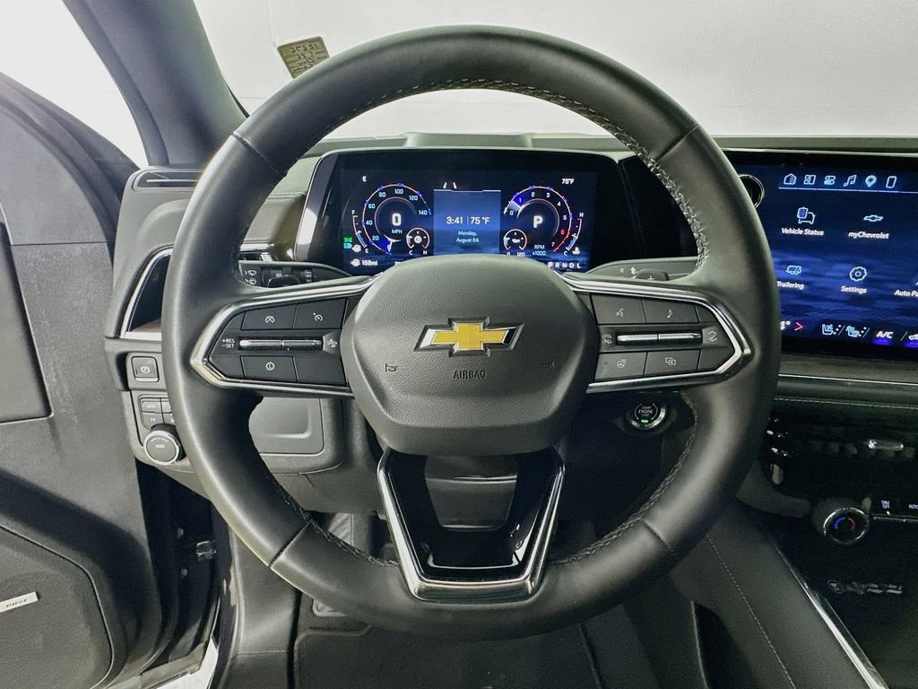 Used 2026 Chevrolet Suburban Premier AWD/4WD image 11