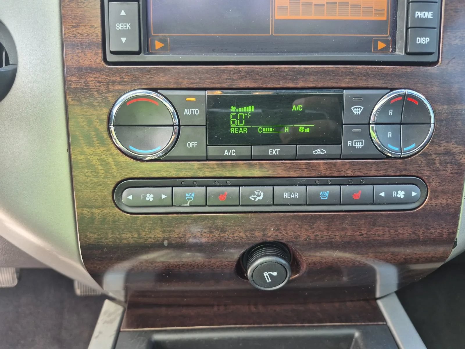 Used 2010 Ford Expedition Limited RWD image 31