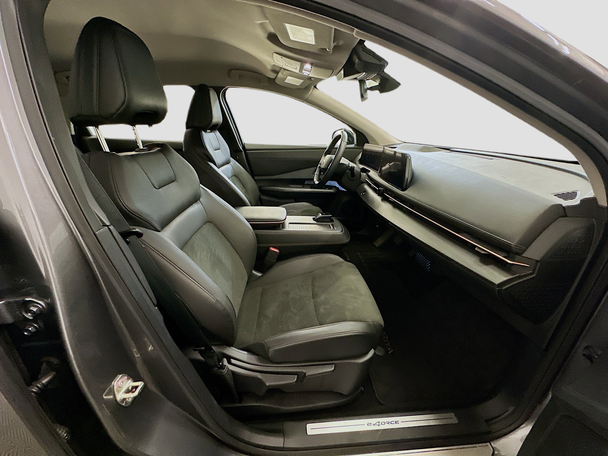 Used 2023 Nissan Ariya AWD image 32