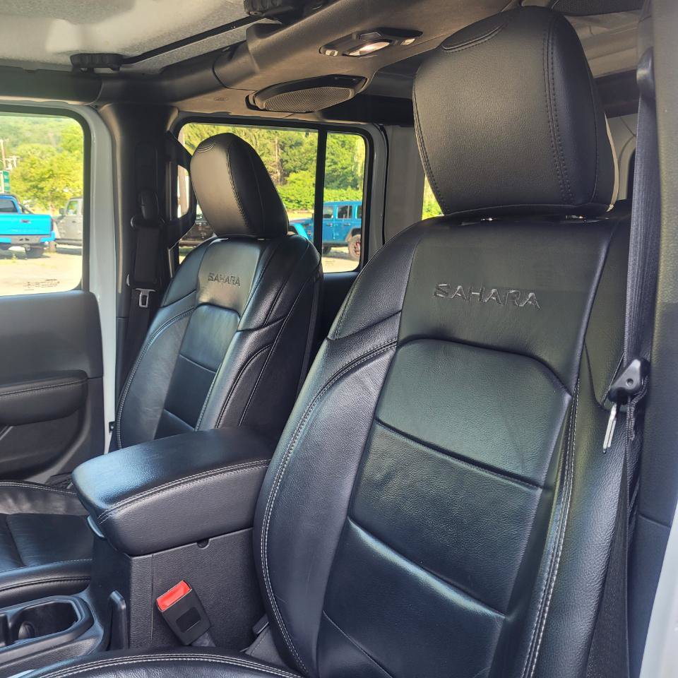 Used 2018 Jeep Wrangler Unlimited Sahara AWD/4WD image 12