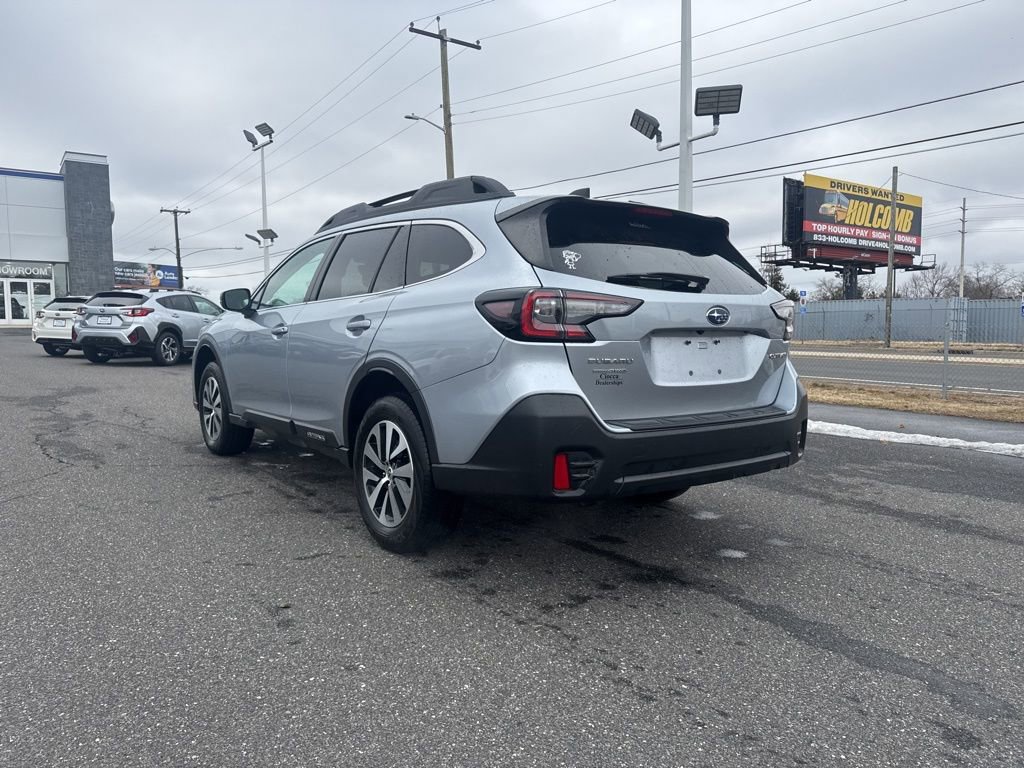 Used 2022 Subaru Outback Premium image 11