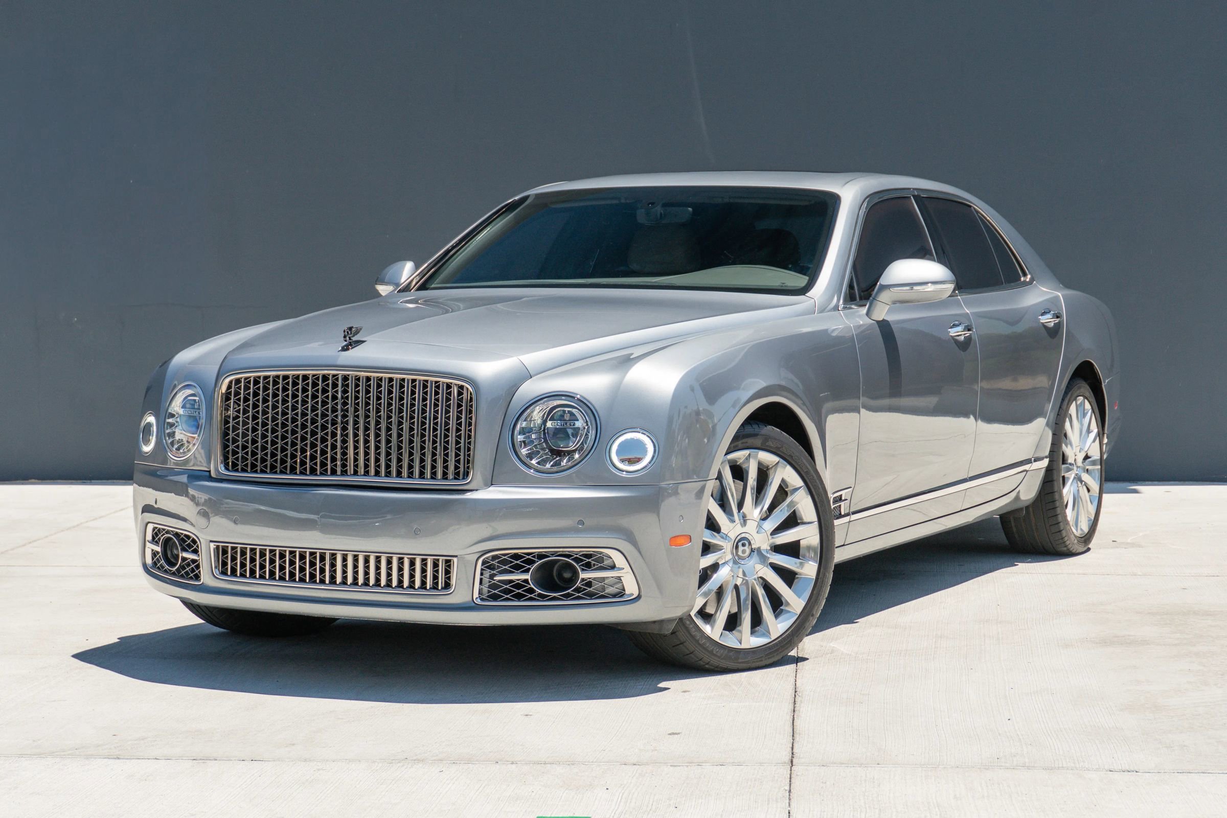 Used 2020 Bentley Mulsanne RWD image 3