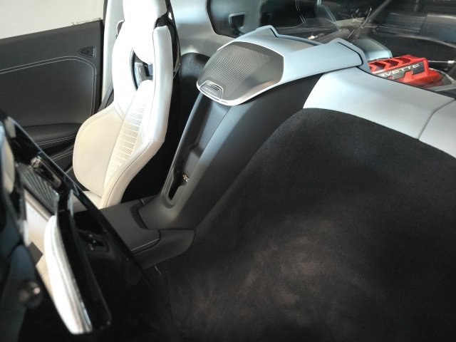 Used 2022 Chevrolet Corvette Stingray Premium Cpe w/ Z51 Performance Package image 17