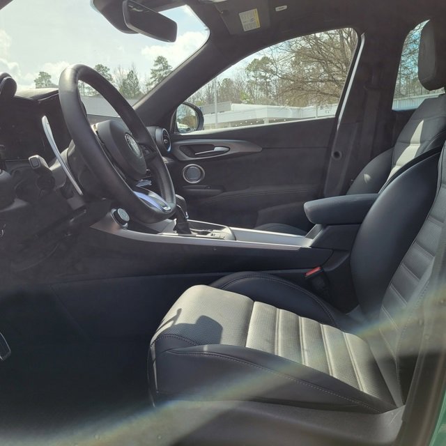 Used 2025 Alfa Romeo Tonale Veloce w/ Premium Package image 7
