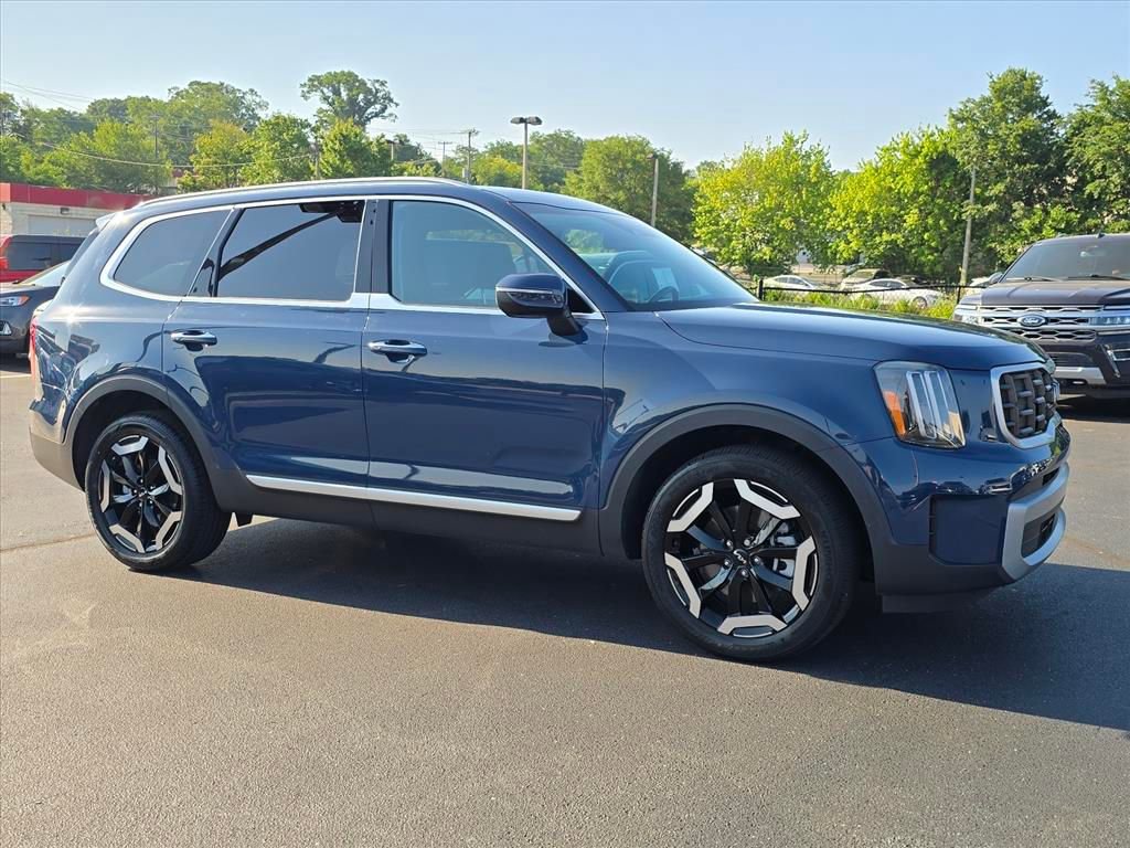 Used 2023 Kia Telluride S w/ S Sunroof Package FWD image 1