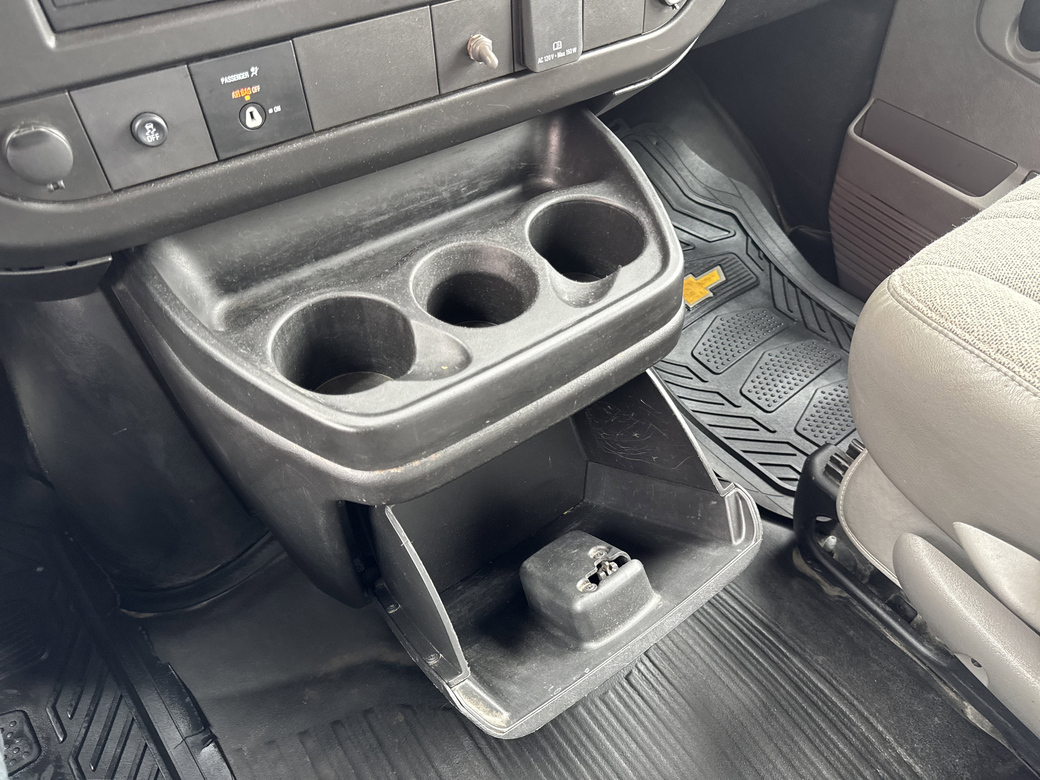 Used 2019 Chevrolet Express 3500 w/ Driver Convenience Package RWD image 19