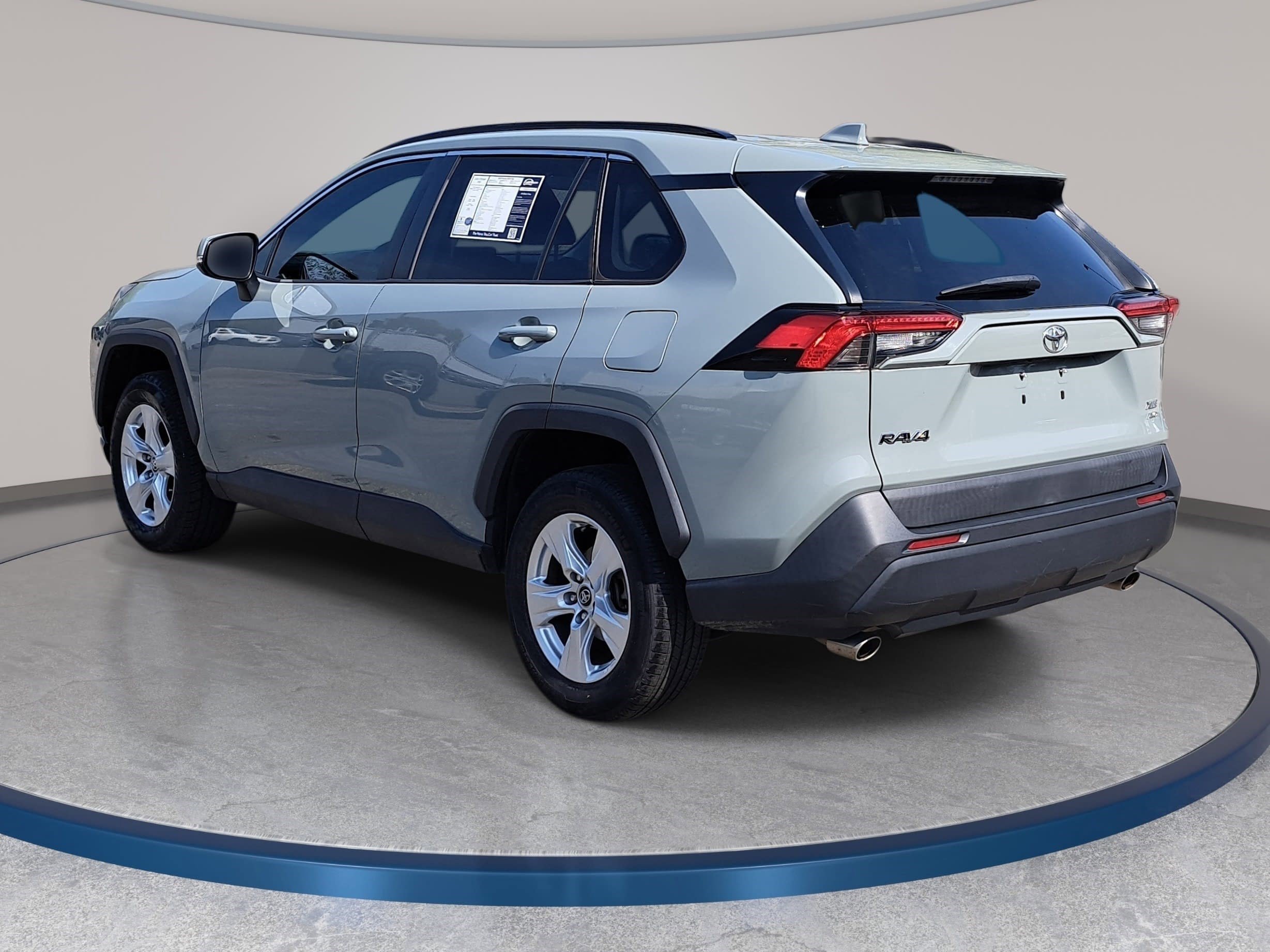 Used 2020 Toyota RAV4 XLE image 7