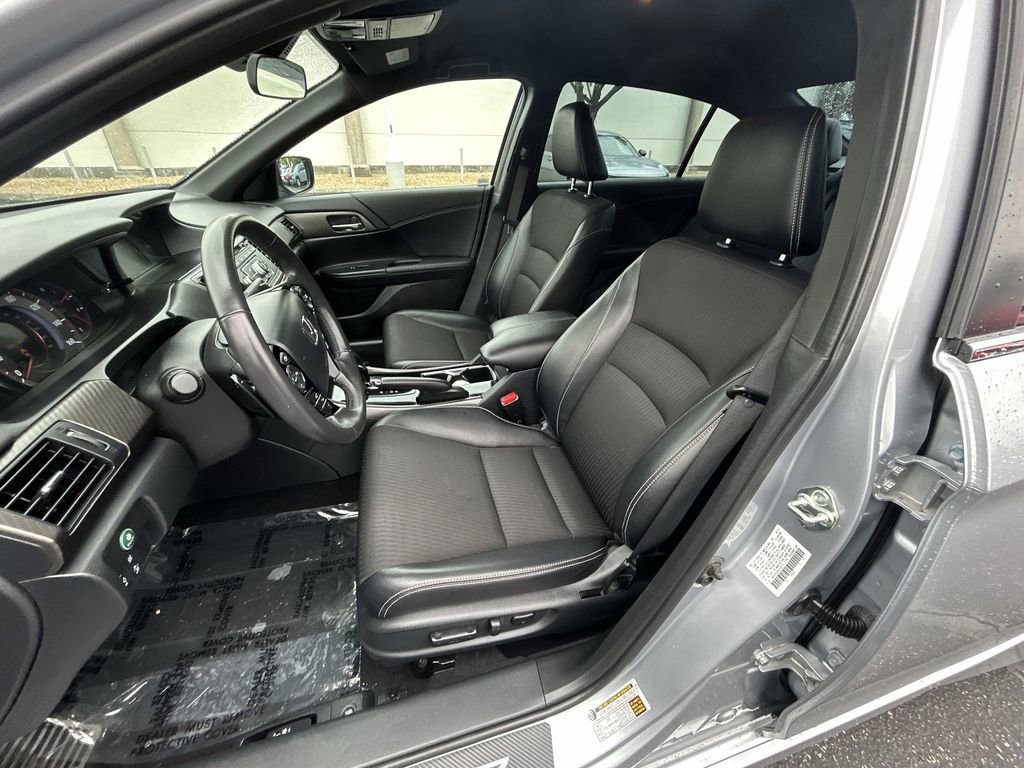 Used 2017 Honda Accord Sport image 11