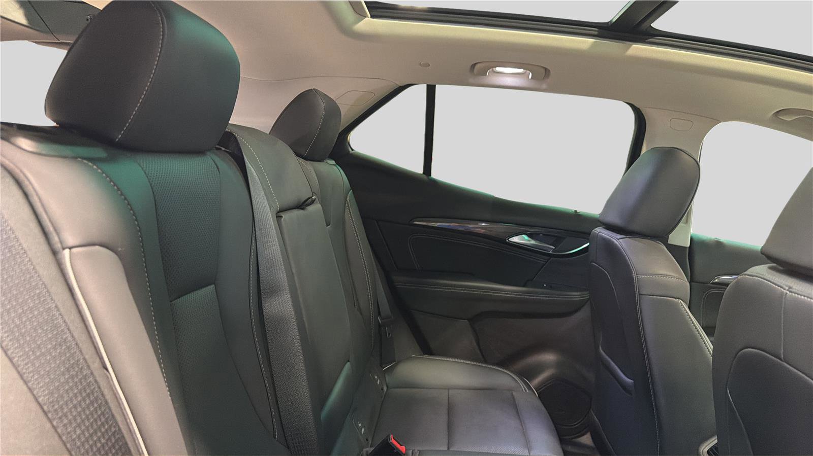 Used 2022 Buick Envision Essence w/ Safety Package FWD image 22