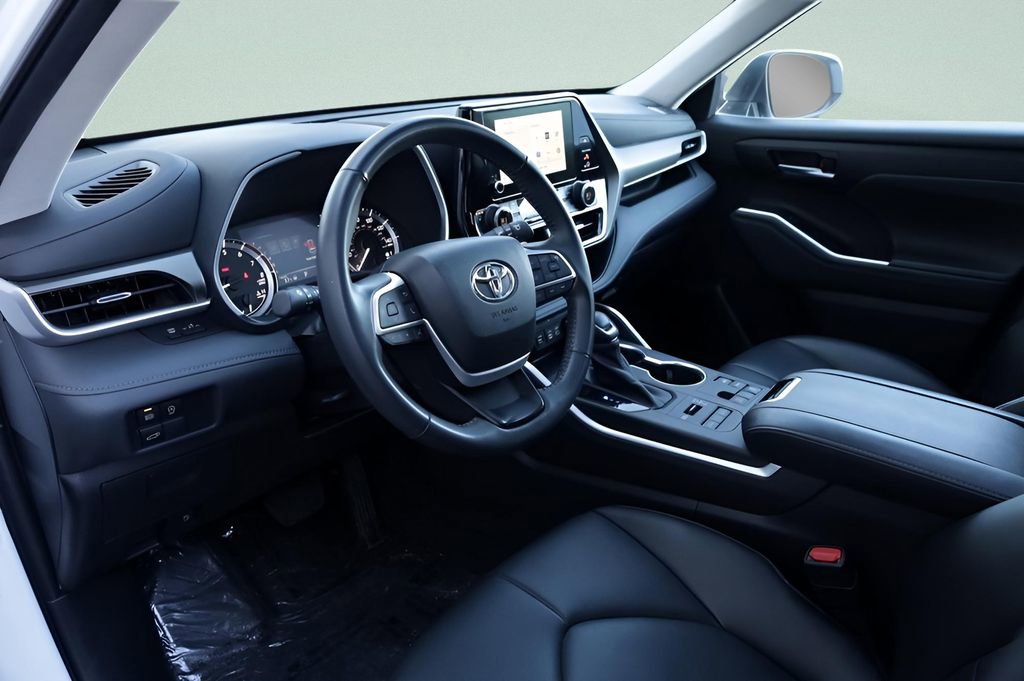 Used 2023 Toyota Highlander XLE image 21
