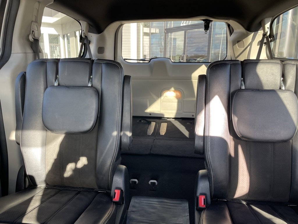 Used 2019 Dodge Grand Caravan SXT image 21